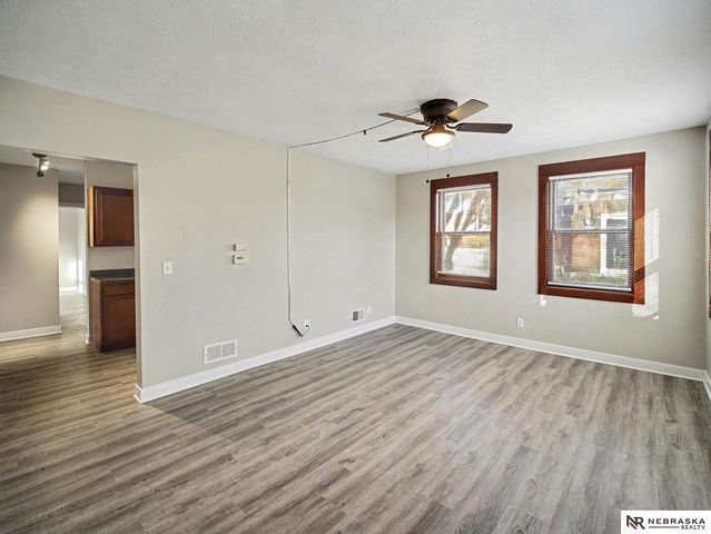 350 S 38th Street, Lincoln, NE 68510