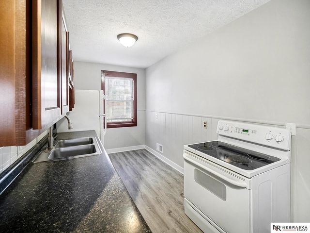 350 S 38th Street, Lincoln, NE 68510