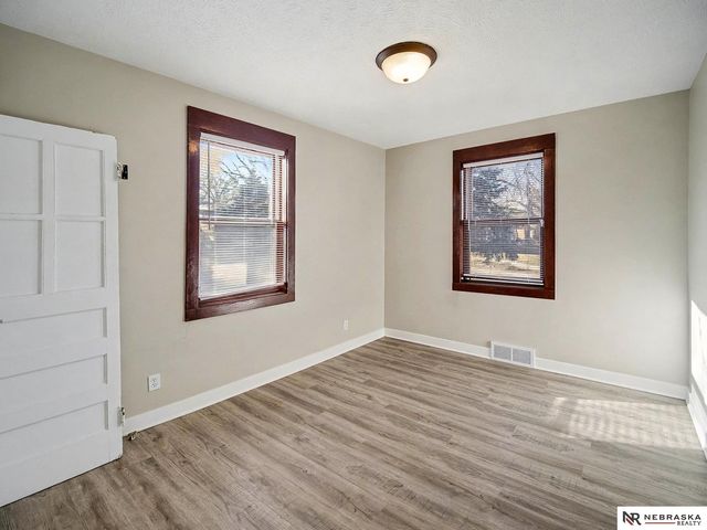 350 S 38th Street, Lincoln, NE 68510