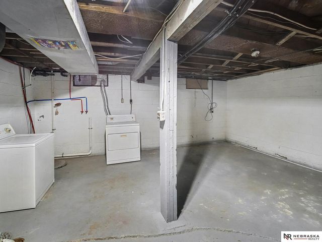 350 S 38th Street, Lincoln, NE 68510