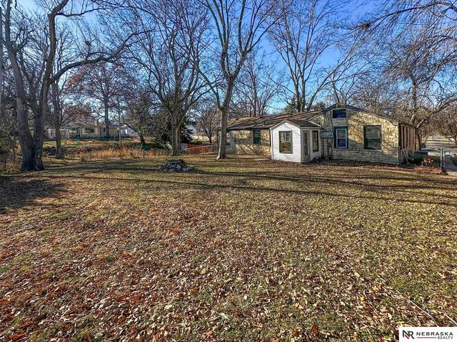 350 S 38th Street, Lincoln, NE 68510