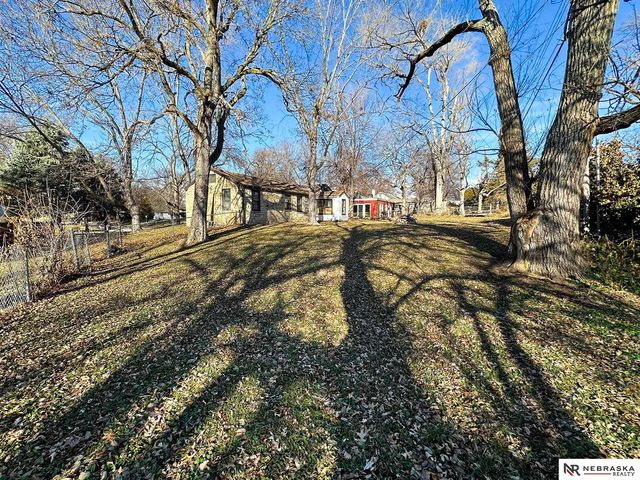 350 S 38th Street, Lincoln, NE 68510