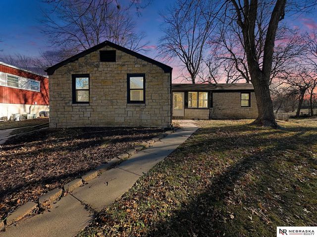 350 S 38th Street, Lincoln, NE 68510