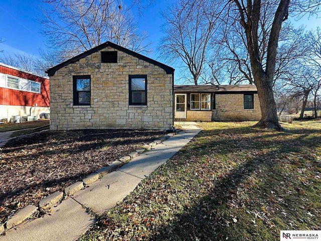 350 S 38th Street, Lincoln, NE 68510