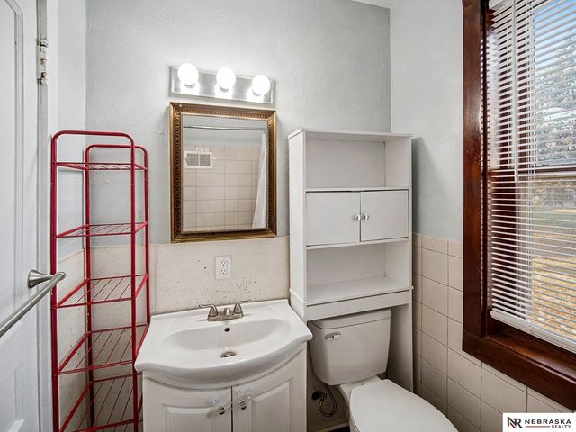 350 S 38th Street, Lincoln, NE 68510