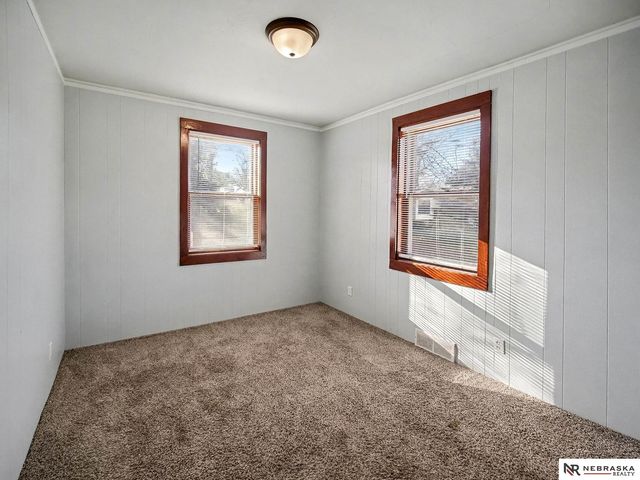 350 S 38th Street, Lincoln, NE 68510