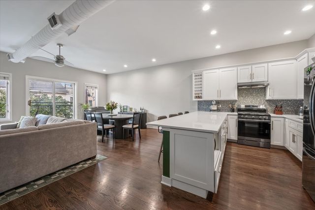 428 N Noble Street 2, Chicago, IL 60642