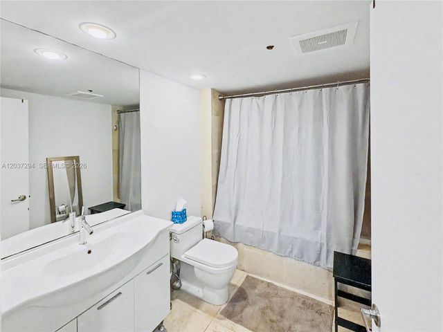 475 Brickell Ave 1910, Miami, FL 33131