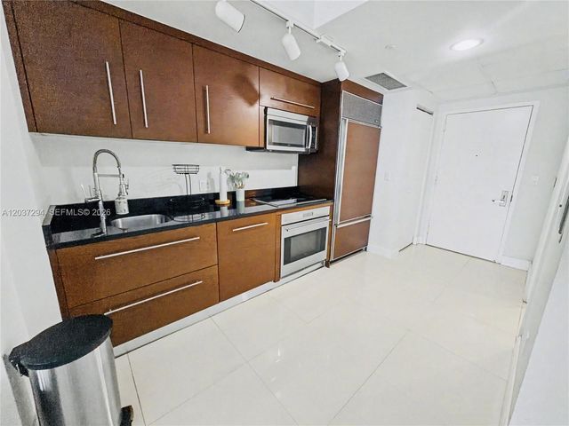475 Brickell Ave 1910, Miami, FL 33131