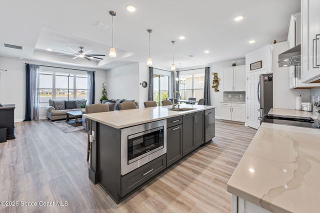 2631 Pinwherry Street NW, Palm Bay, FL 32907