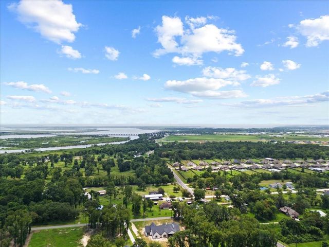 117 Daisy Ln, Baytown, TX 77523