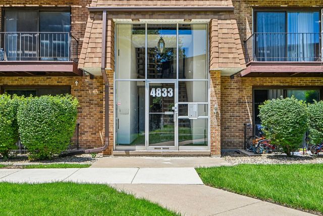 4833 W 109th Street 201, Oak Lawn, IL 60453