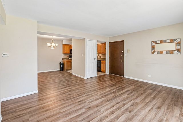 4833 W 109th Street 201, Oak Lawn, IL 60453