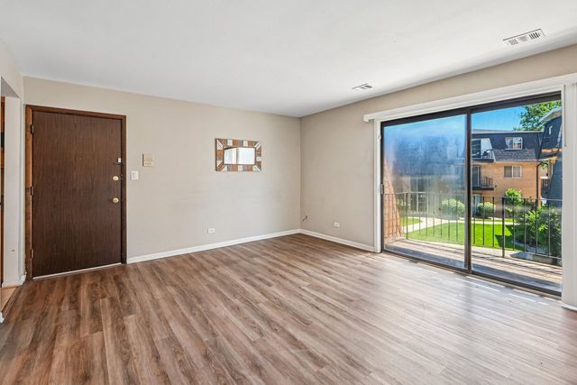 4833 W 109th Street 201, Oak Lawn, IL 60453