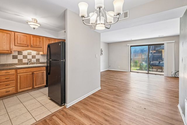 4833 W 109th Street 201, Oak Lawn, IL 60453