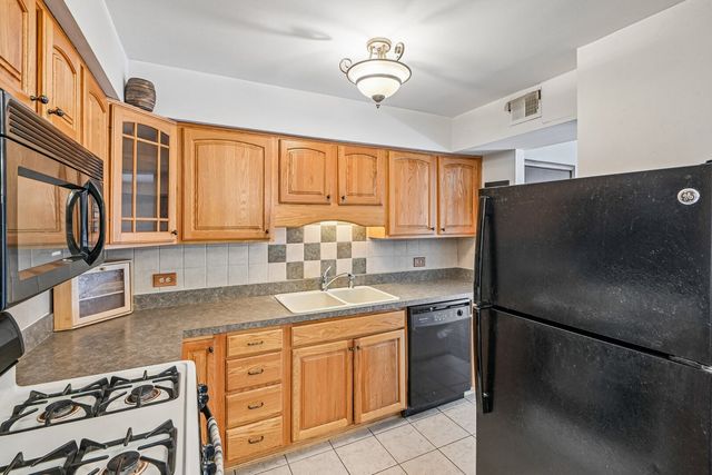 4833 W 109th Street 201, Oak Lawn, IL 60453