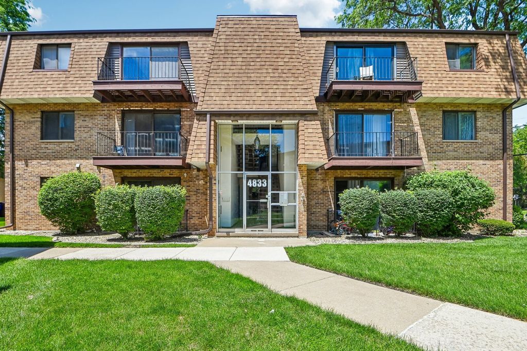 4833 W 109th Street 201, Oak Lawn, IL 60453