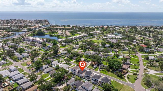 1735 MASSACHUSETTS AVENUE NE, St Petersburg, FL 33703