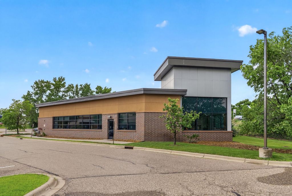9605 Schmidt Lake Road, Plymouth, MN 55442 — photo 4