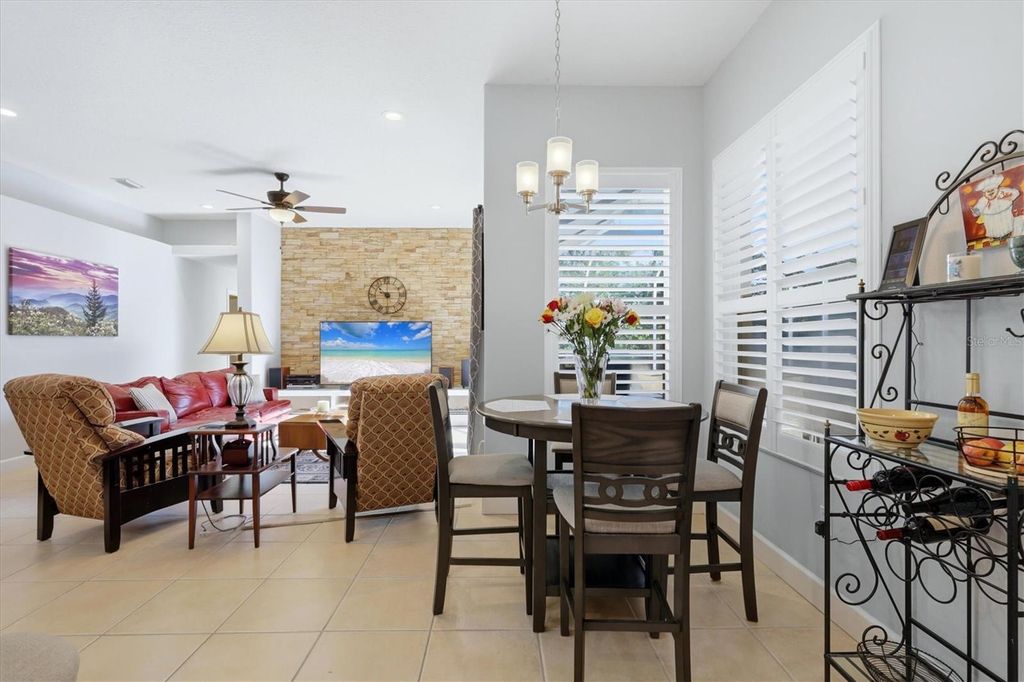 Image 13 of property listing at 6919 67TH TERRACE E, Bradenton, FL 34203