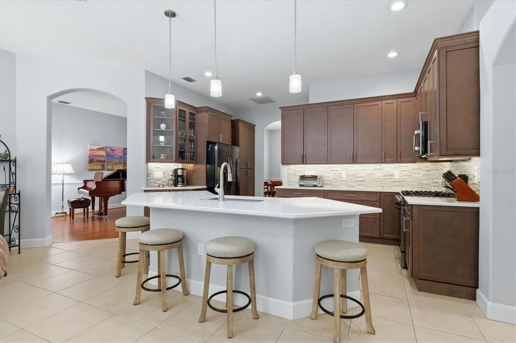 Image 15 of property listing at 6919 67TH TERRACE E, Bradenton, FL 34203