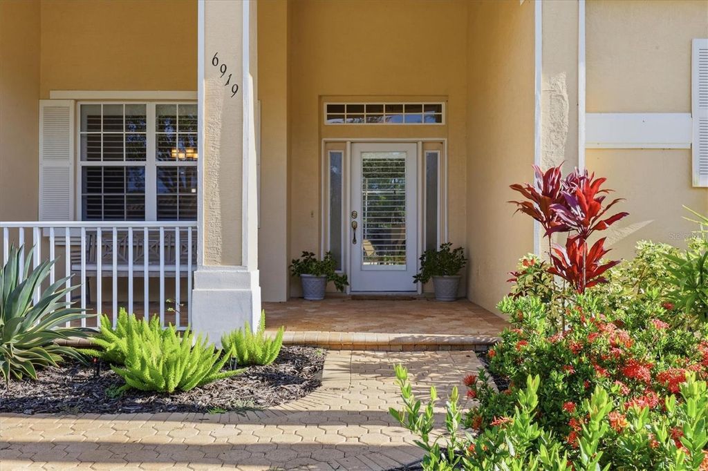 Image 3 of property listing at 6919 67TH TERRACE E, Bradenton, FL 34203