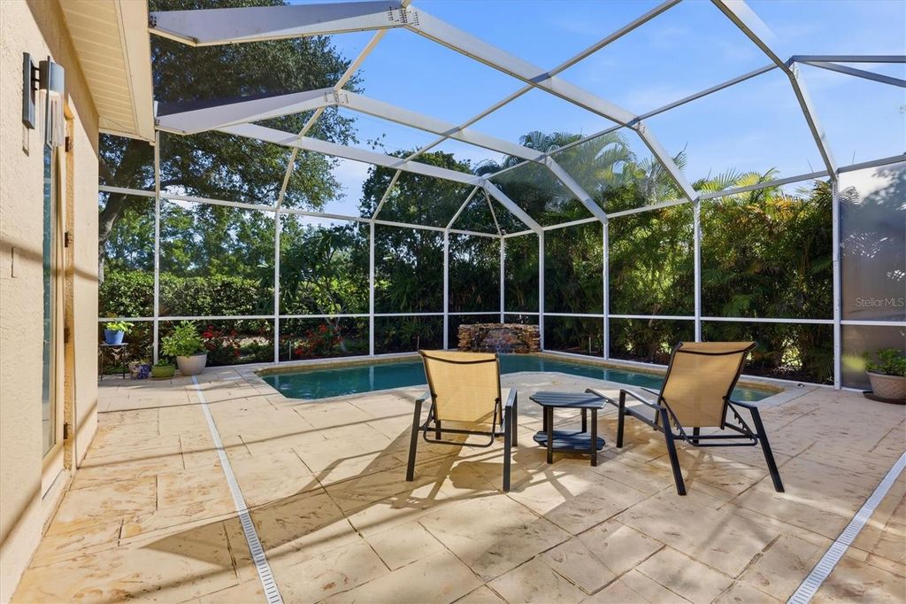 Image 4 of property listing at 6919 67TH TERRACE E, Bradenton, FL 34203