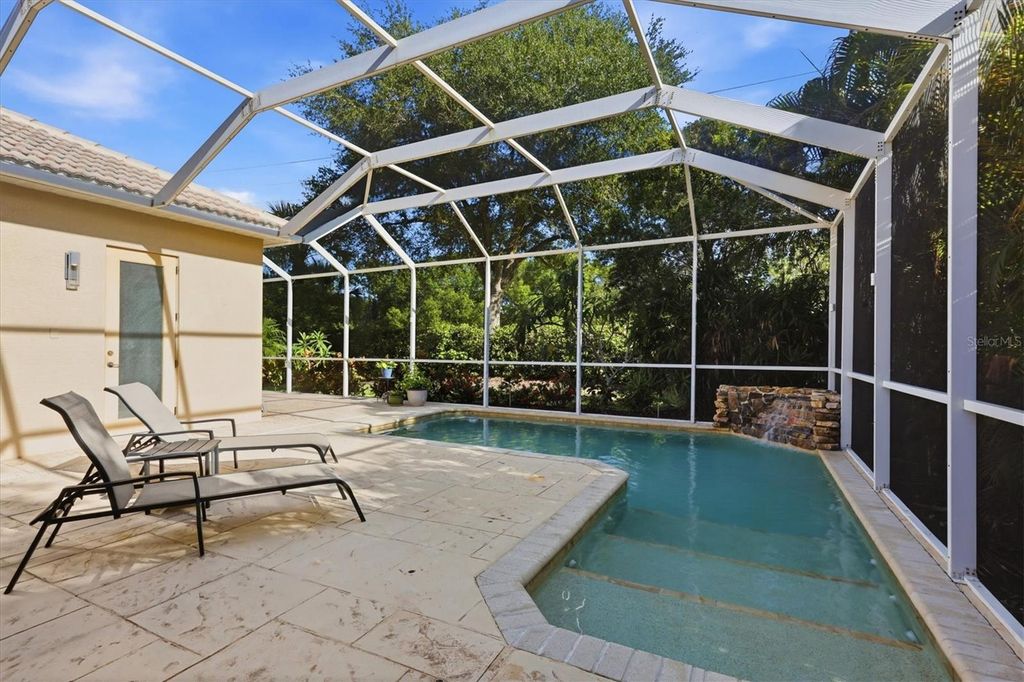Image 6 of property listing at 6919 67TH TERRACE E, Bradenton, FL 34203