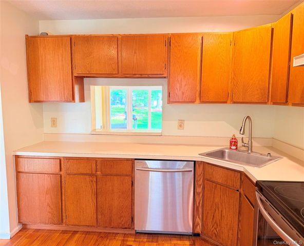 30 Burnett Way, Washingtonville, NY 10992