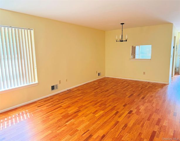 30 Burnett Way, Washingtonville, NY 10992