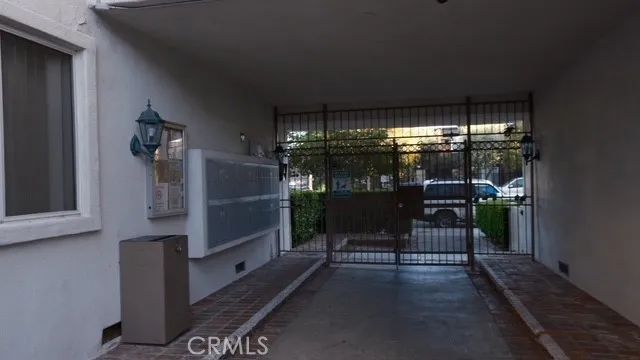 18555 Collins C33, Tarzana, CA 91356