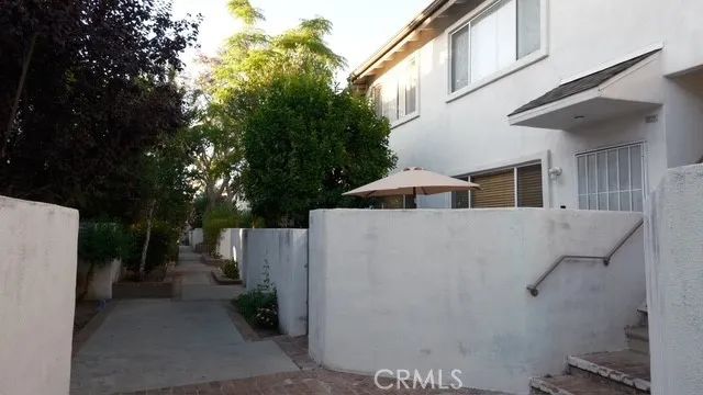 18555 Collins C33, Tarzana, CA 91356