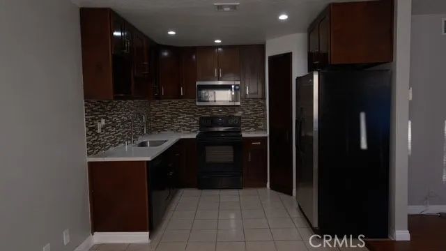 18555 Collins C33, Tarzana, CA 91356