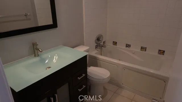 18555 Collins C33, Tarzana, CA 91356