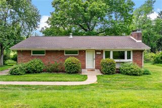 109 Elm Ln, Moon/crescent Twp, PA 15108