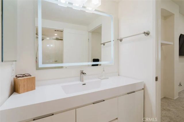 1305 N Columbus Avenue 204, Glendale, CA 91202