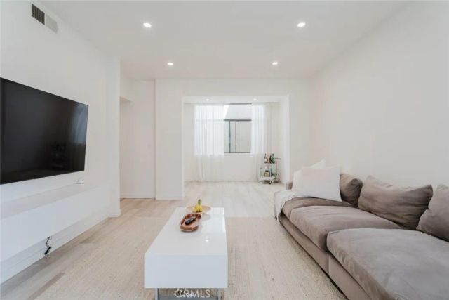 1305 N Columbus Avenue 204, Glendale, CA 91202