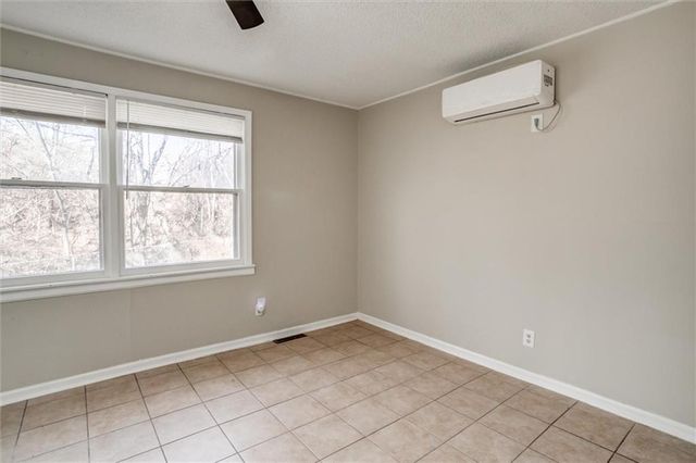 5310 NE Barnes Avenue, Kansas City, MO 64119