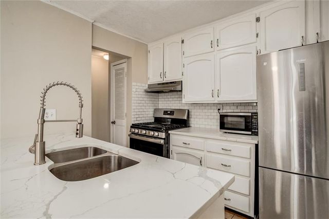 5310 NE Barnes Avenue, Kansas City, MO 64119