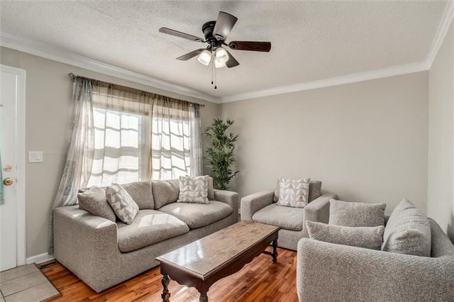 5310 NE Barnes Avenue, Kansas City, MO 64119