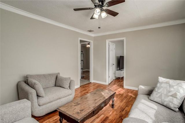 5310 NE Barnes Avenue, Kansas City, MO 64119