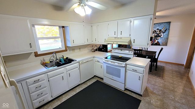 1611 E Range Line Road, Greencastle, IN 46135