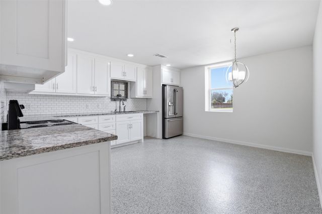 103 W Cleburne- shop, Crowley, TX 76104