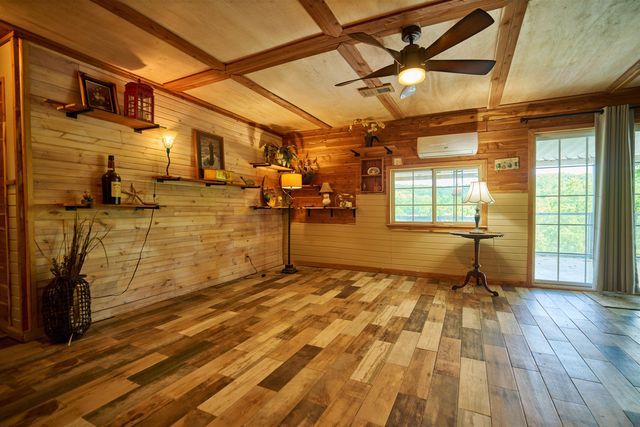 330 Robin Hood Ln, Hardy, AR 72542