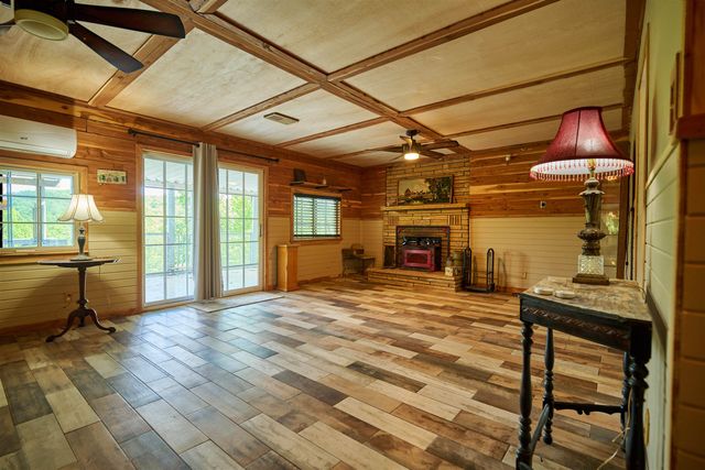 330 Robin Hood Ln, Hardy, AR 72542