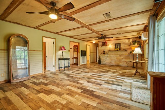 330 Robin Hood Ln, Hardy, AR 72542