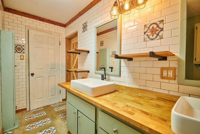 330 Robin Hood Ln, Hardy, AR 72542