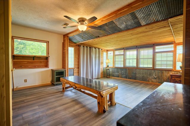 330 Robin Hood Ln, Hardy, AR 72542