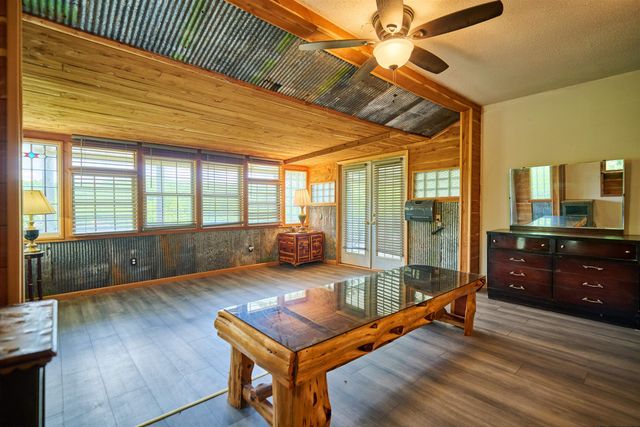 330 Robin Hood Ln, Hardy, AR 72542