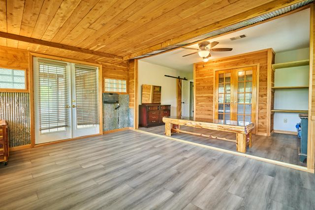 330 Robin Hood Ln, Hardy, AR 72542